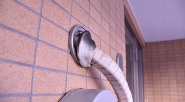 エアコン配管用壁穴の外観